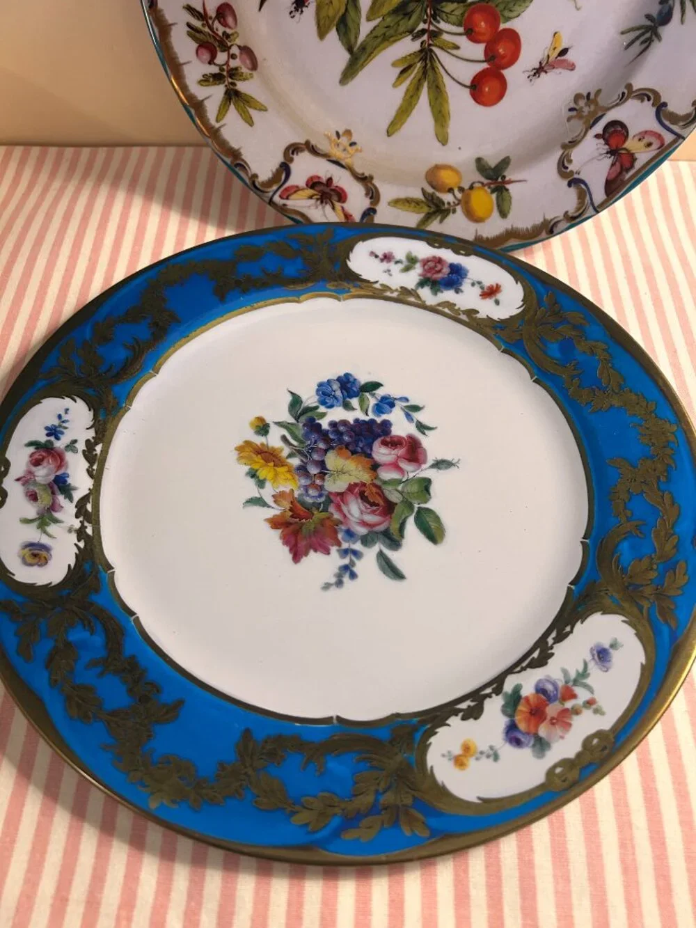 Royal Collection Metal Serving Platter Plates (Set of 2)